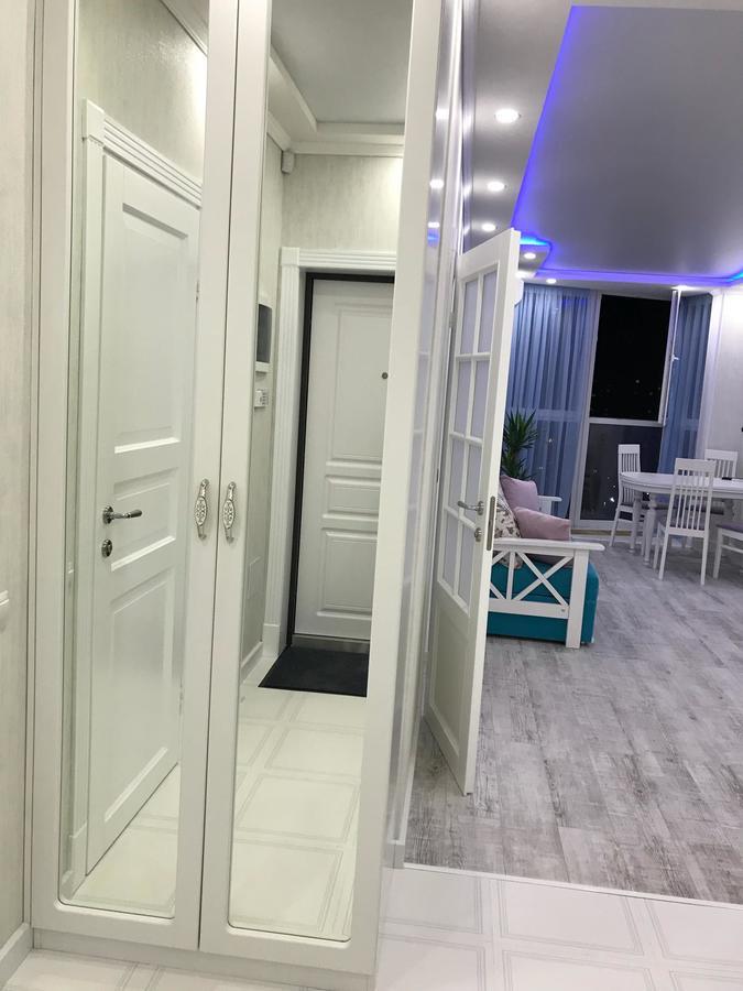 Luxe Apartment On Drahomanova Kiew Exterior foto